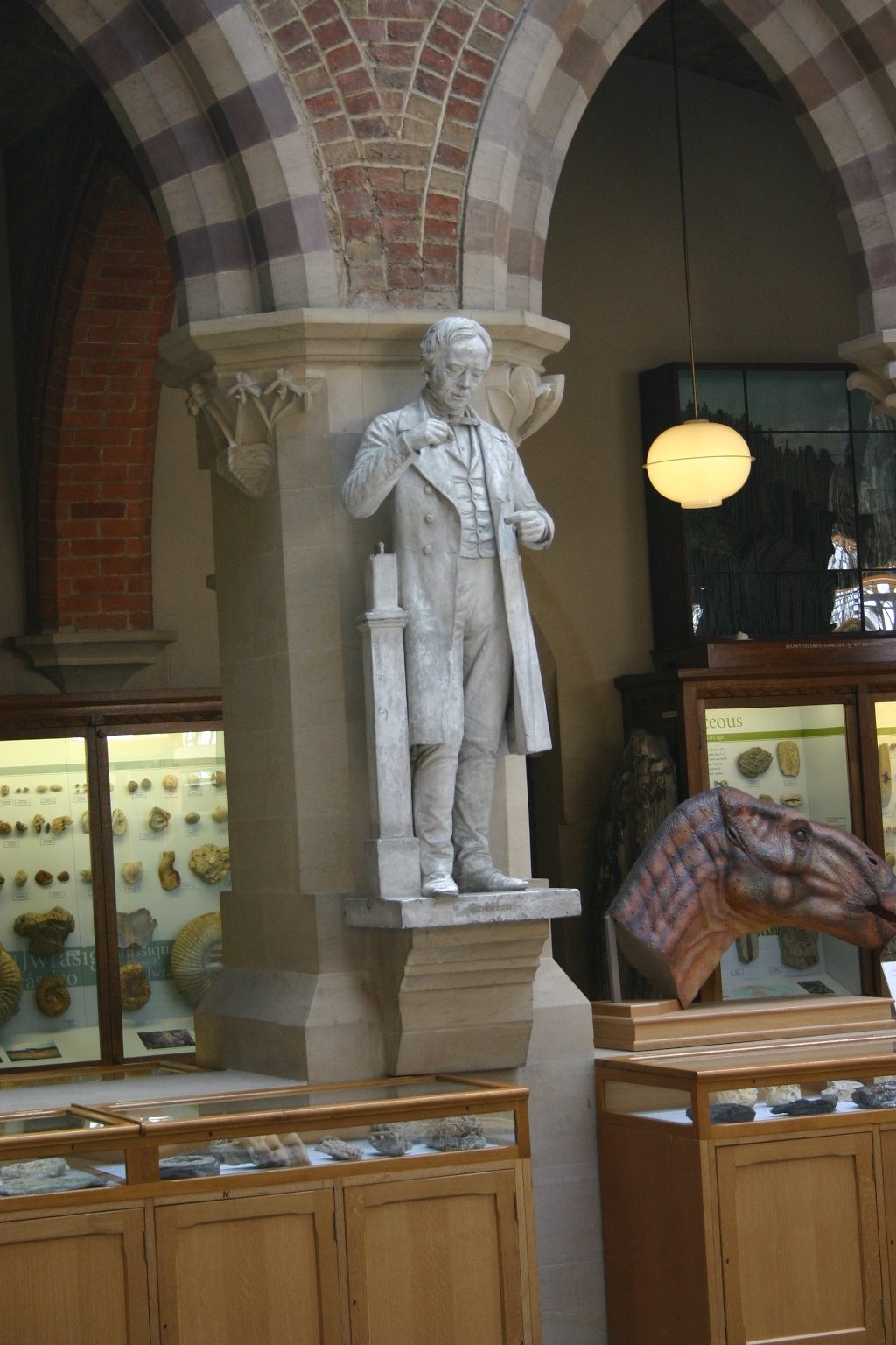 Hans Oersted's statue, Oxford University Museum of Natural History, Oxford - 01.JPG